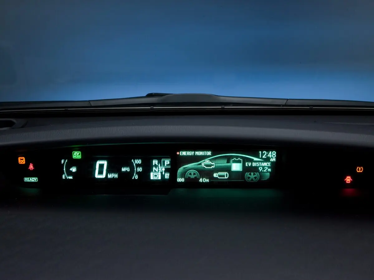Toyota Prius III Рестайлинг (XW30) Лифтбек PHV — фото 7