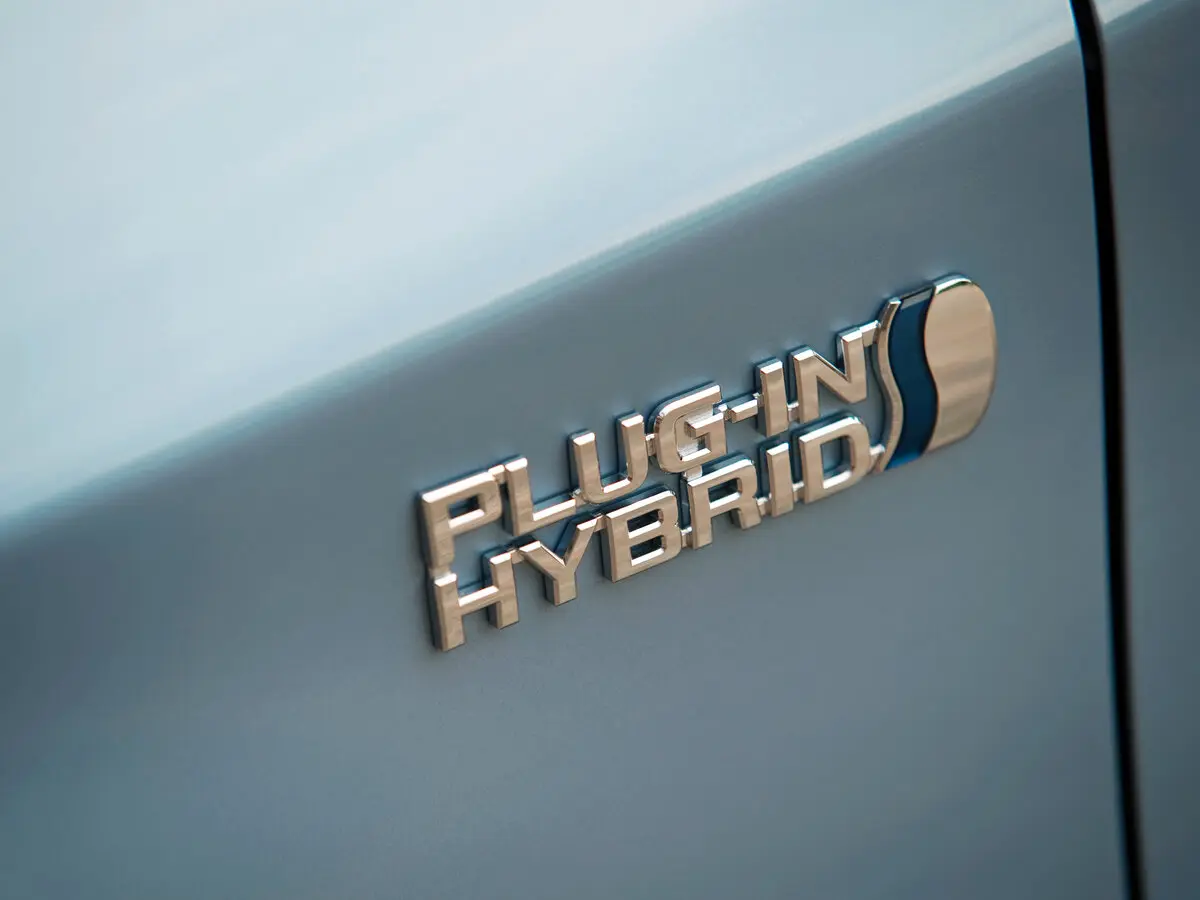 Toyota Prius III Рестайлинг (XW30) Лифтбек PHV — фото 9