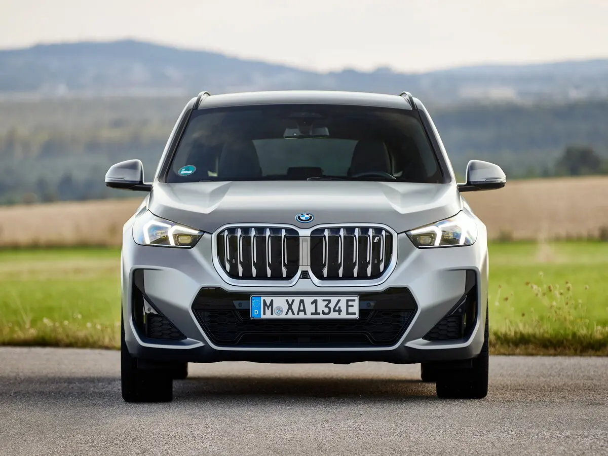 BMW iX1 2022 – н.в. Внедорожник 5 дв. — сүрөт 3