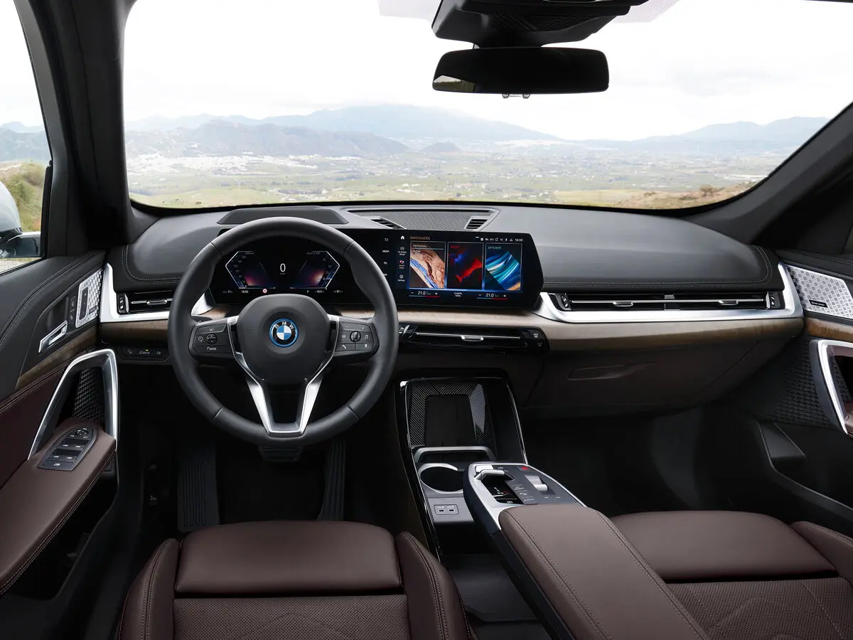 BMW iX1 2022 – н.в. Внедорожник 5 дв. — сүрөт 6
