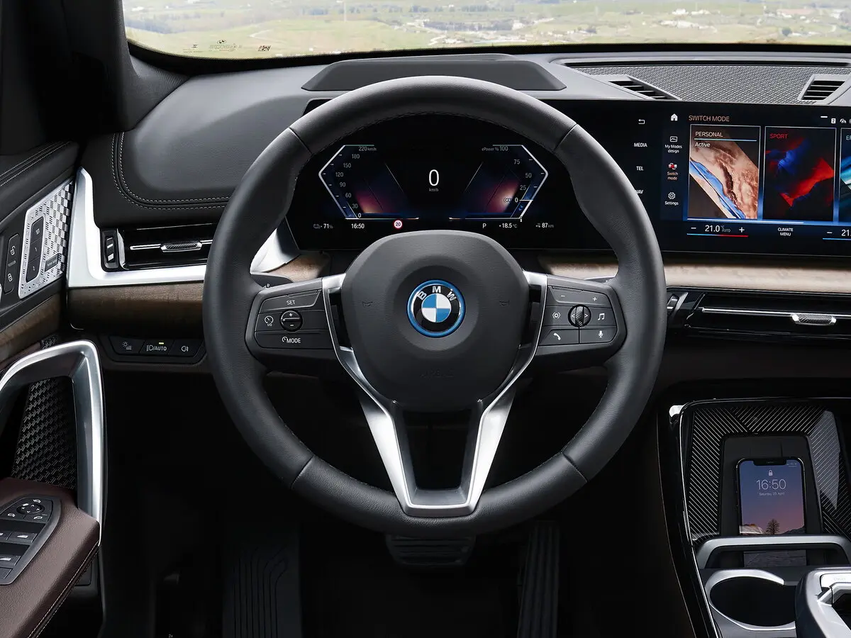 BMW iX1 2022 – н.в. Внедорожник 5 дв. — сүрөт 8