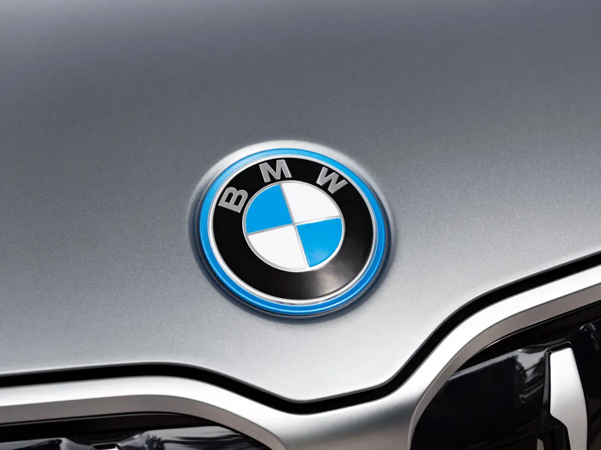 BMW iX1 2022 – н.в. Внедорожник 5 дв. — сүрөт 13