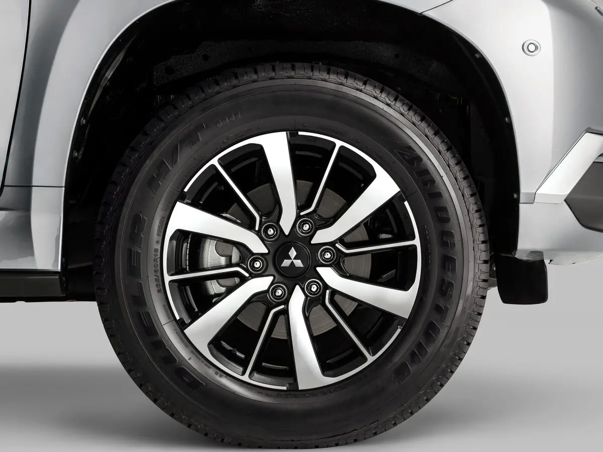 Mitsubishi Montero Sport III Внедорожник 5 дв. — фото 8