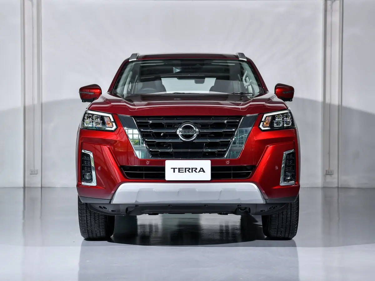 Nissan Terra I Рестайлинг Внедорожник 5 дв. — 照片 3