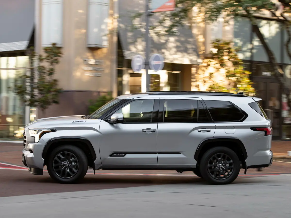Toyota Sequoia III Внедорожник 5 дв. — фото 2