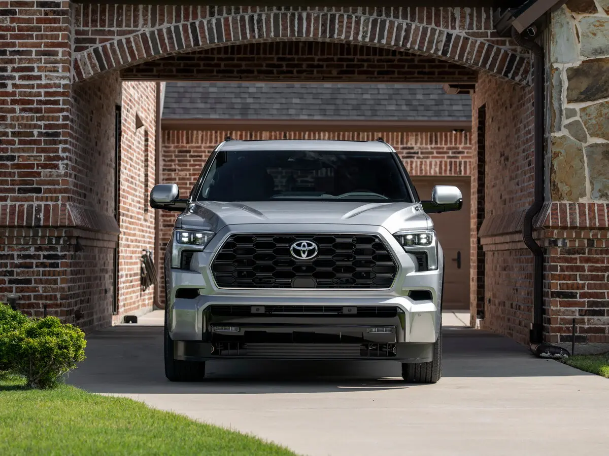 Toyota Sequoia III Внедорожник 5 дв. — фото 3