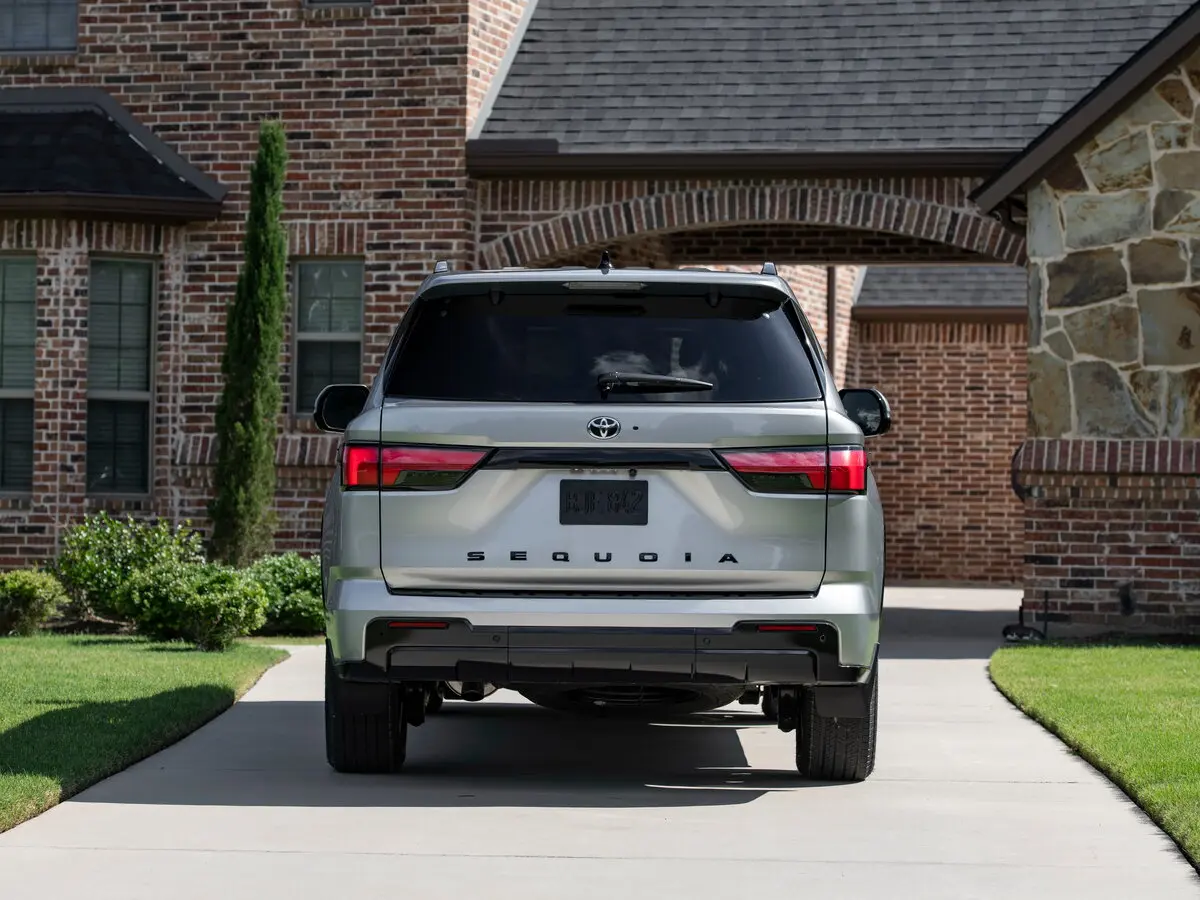 Toyota Sequoia III Внедорожник 5 дв. — фото 4
