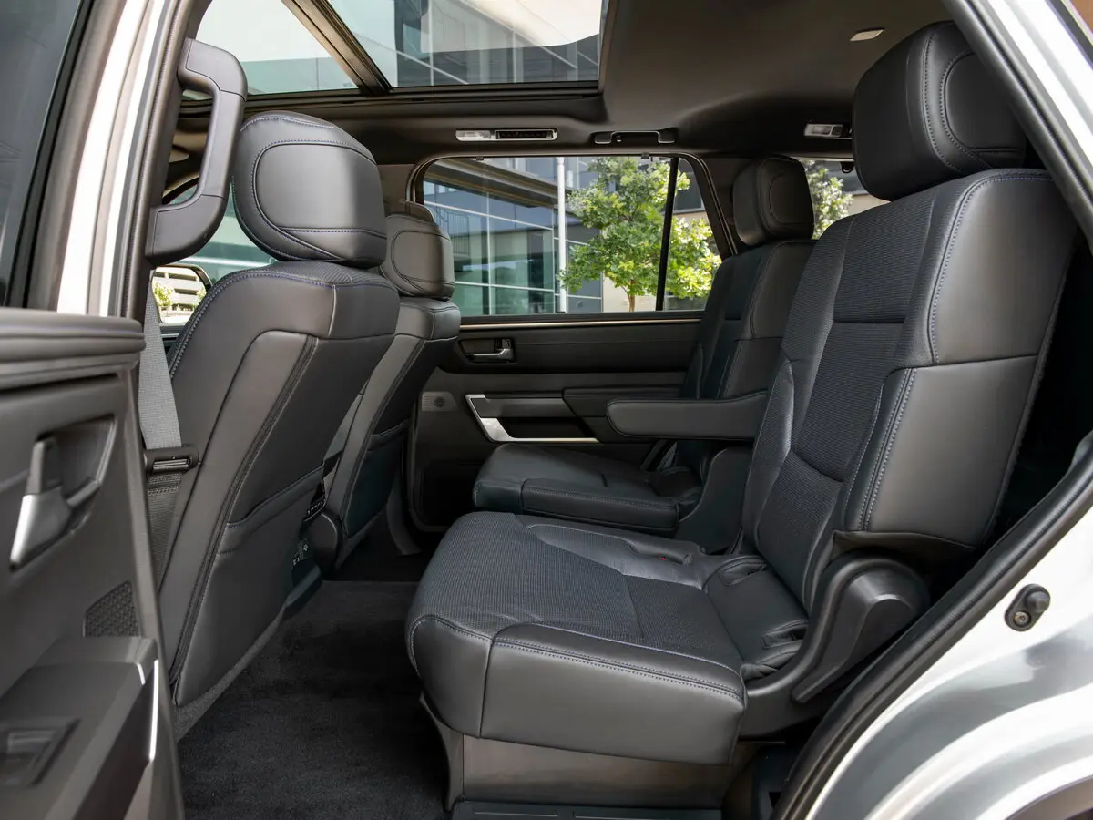 Toyota Sequoia III Внедорожник 5 дв. — фото 11