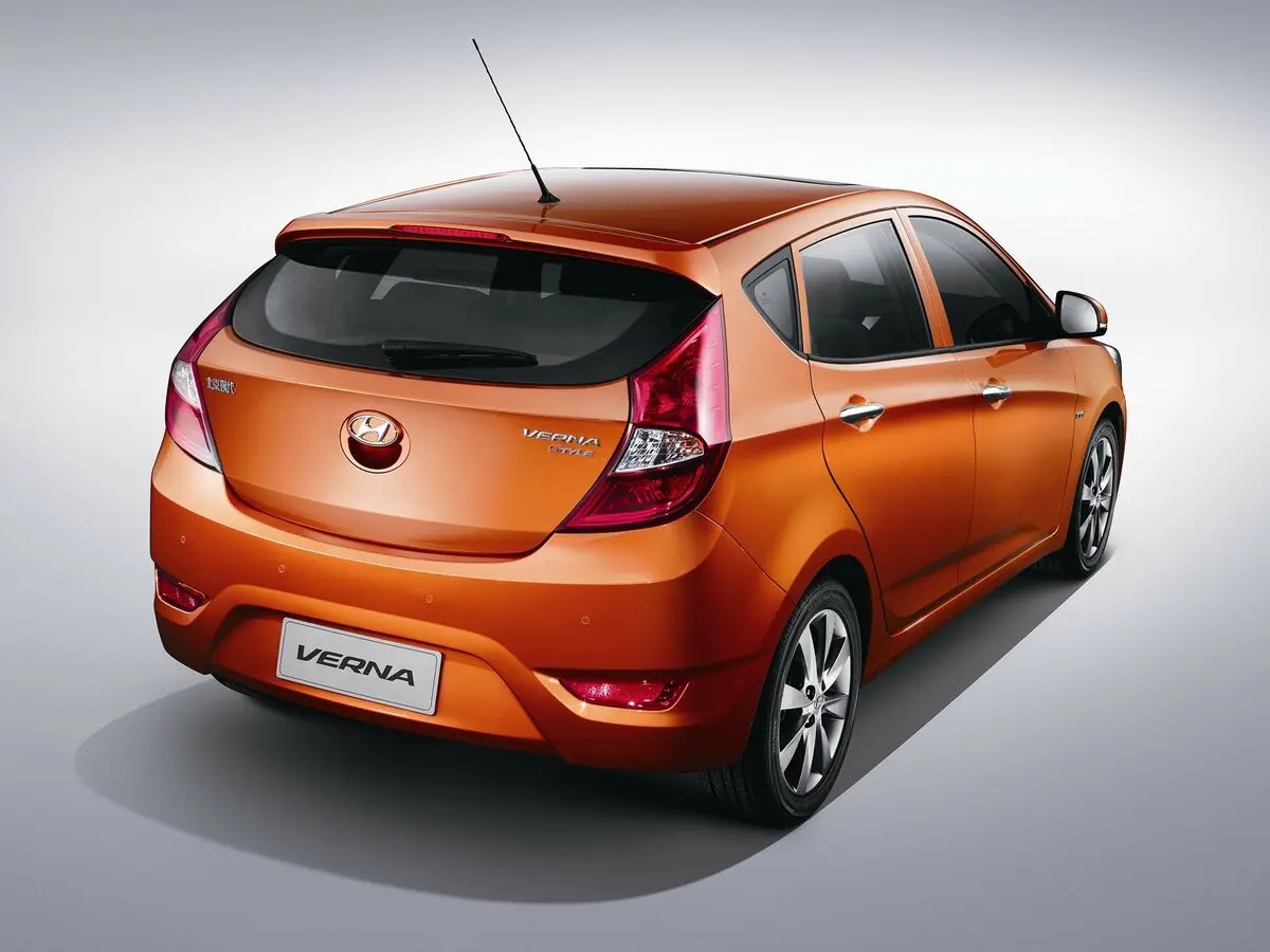 Hyundai Verna III Рестайлинг Хэтчбек 5 дв. — сүрөт 2