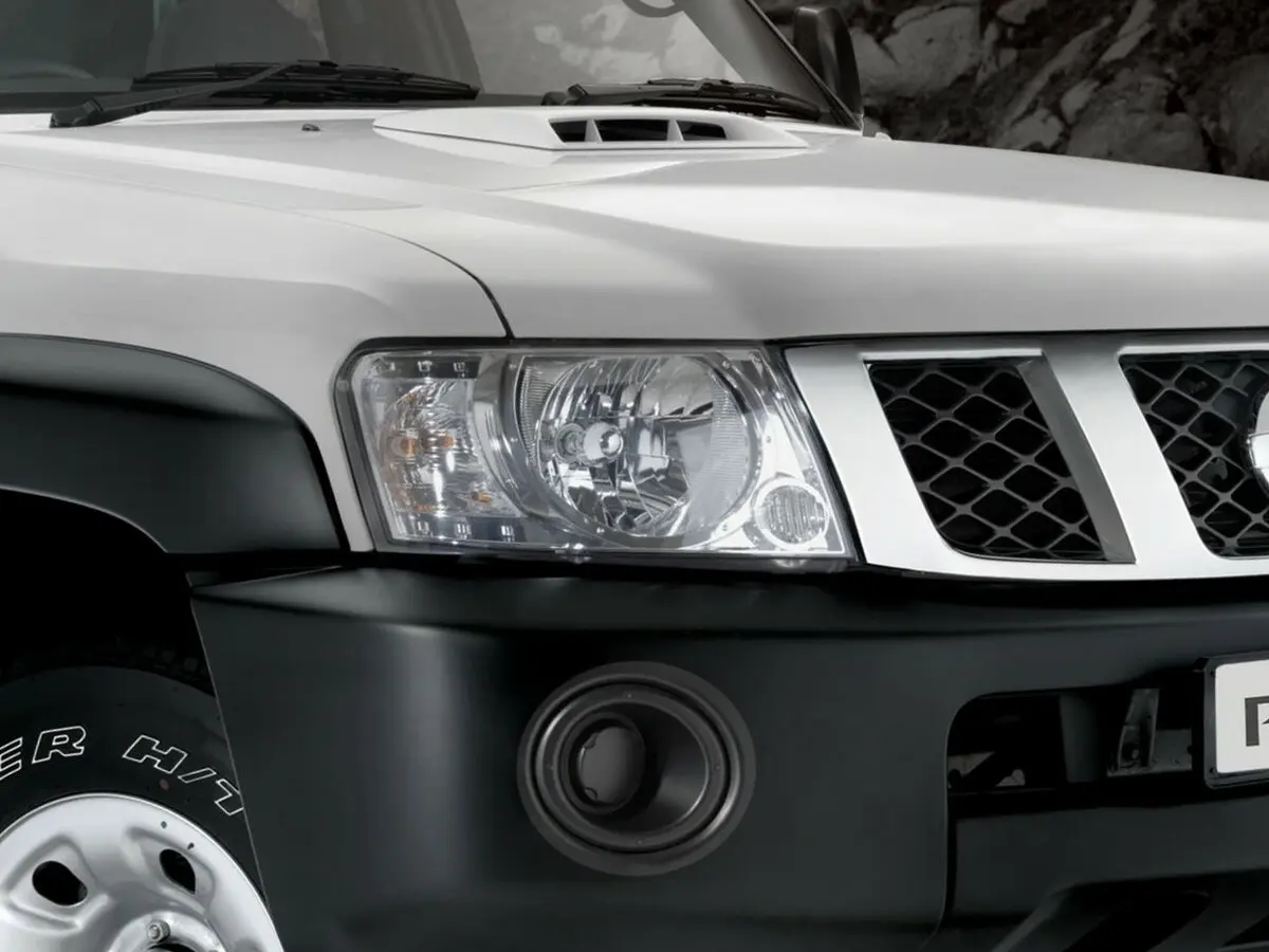 Nissan Patrol V (Y61) Рестайлинг Пикап Одинарная кабина — photo 7