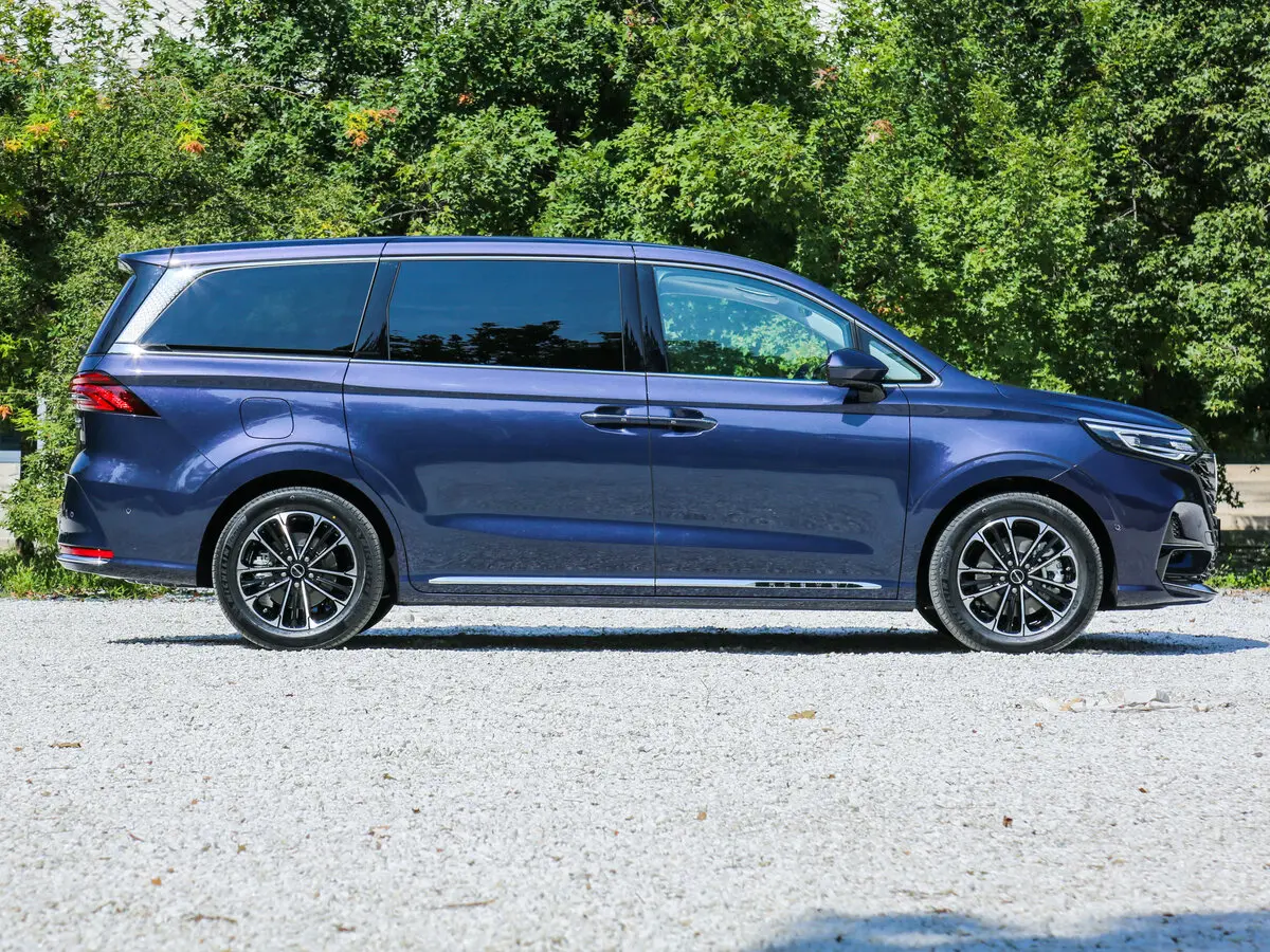 Roewe iMAX8 I Минивэн — сүрөт 2
