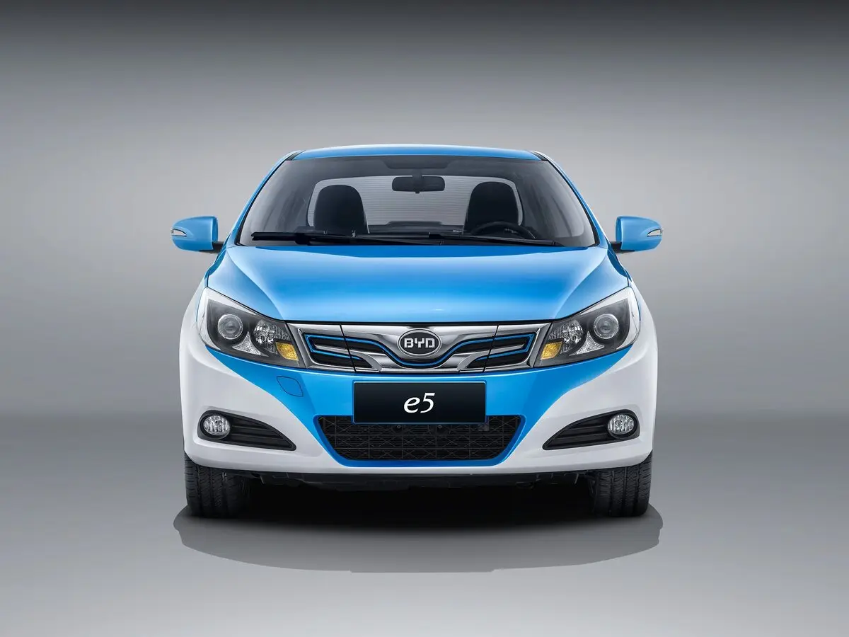BYD E5 2015 – 2020 Седан — 照片 3