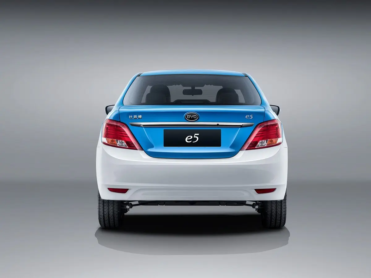 BYD E5 2015 – 2020 Седан — 照片 4