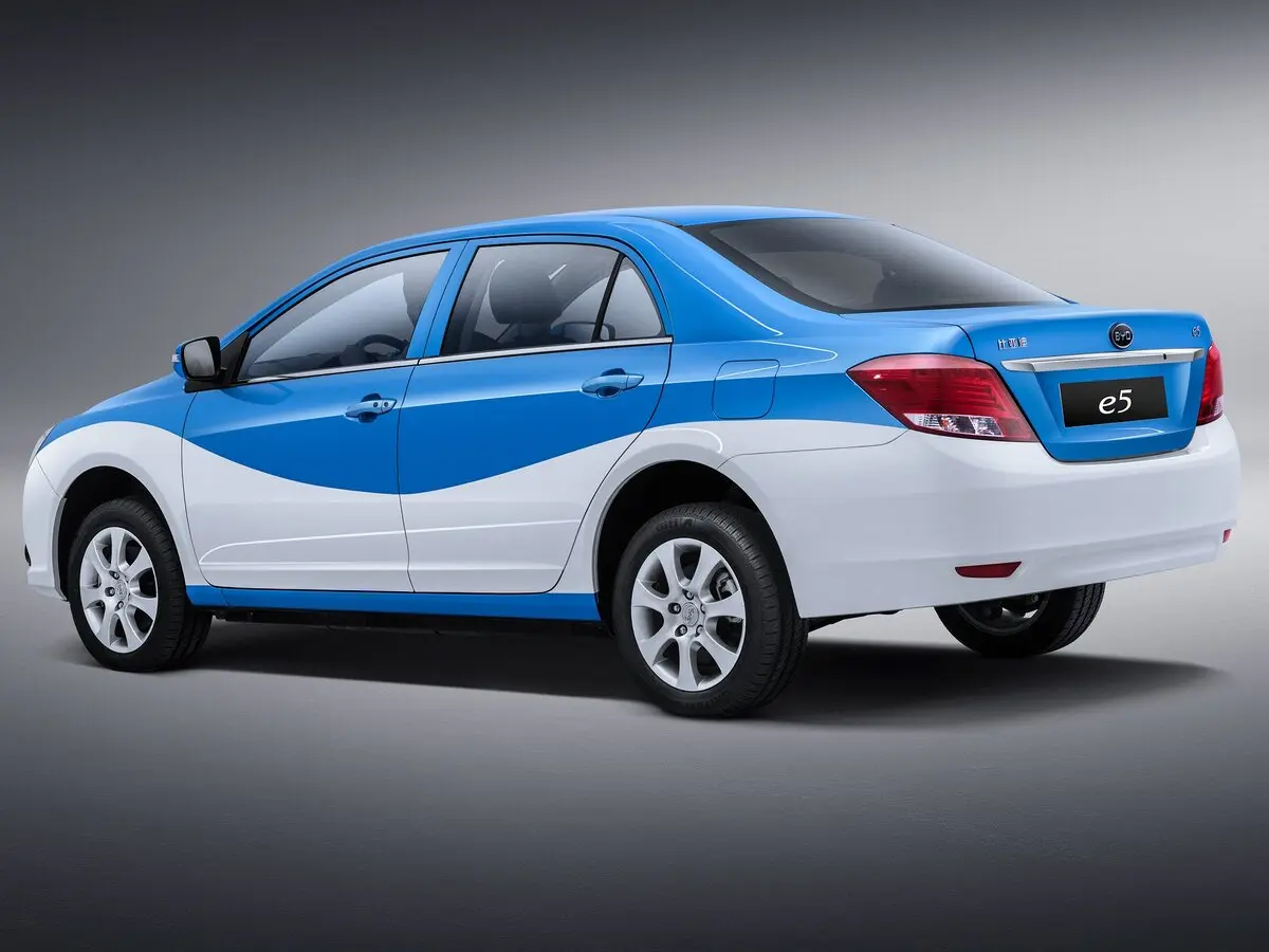 BYD E5 2015 – 2020 Седан — 照片 5