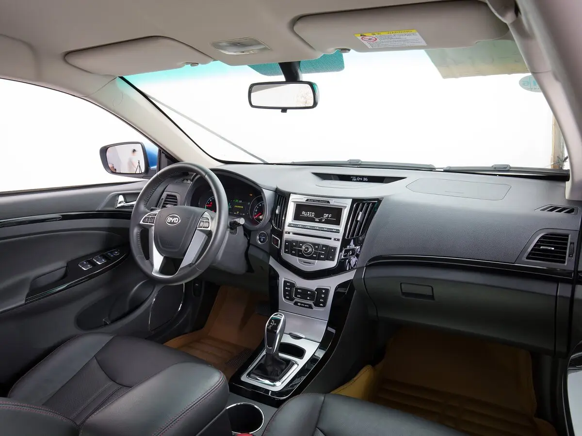 BYD E5 2015 – 2020 Седан — 照片 6