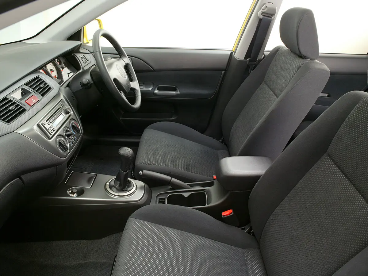 Mitsubishi Lancer IX Универсал 5 дв. — фото 8