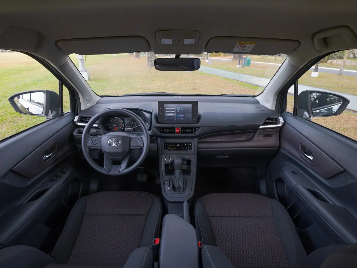 Toyota Avanza III Минивэн — photo 4