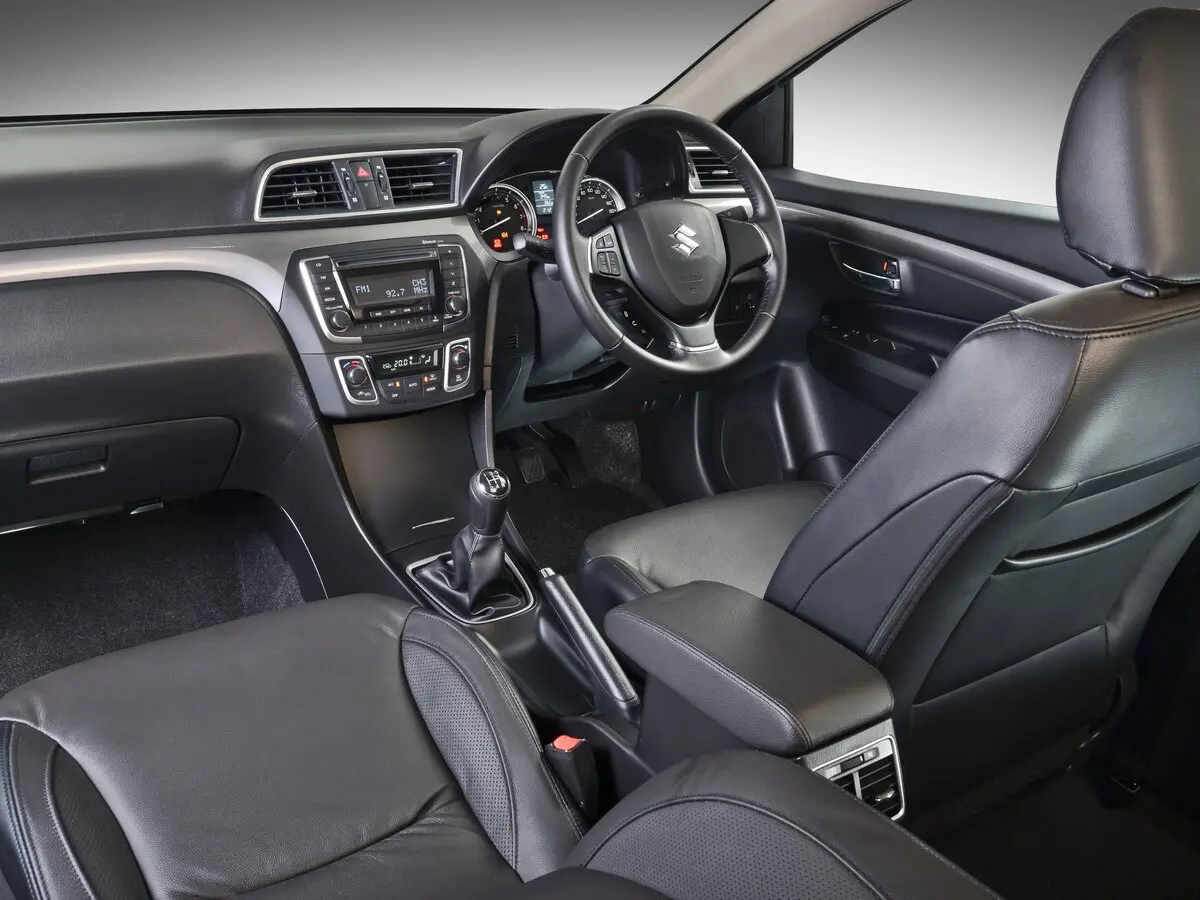 Suzuki Ciaz I Седан — сүрөт 6