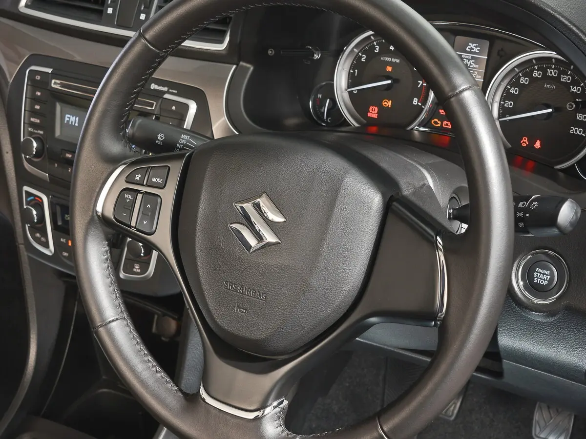 Suzuki Ciaz I Седан — сүрөт 8