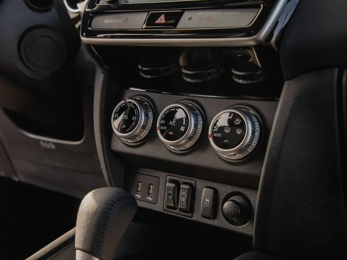 Mitsubishi Outlander Sport I Рестайлинг 3 Внедорожник 5 дв. — photo 15