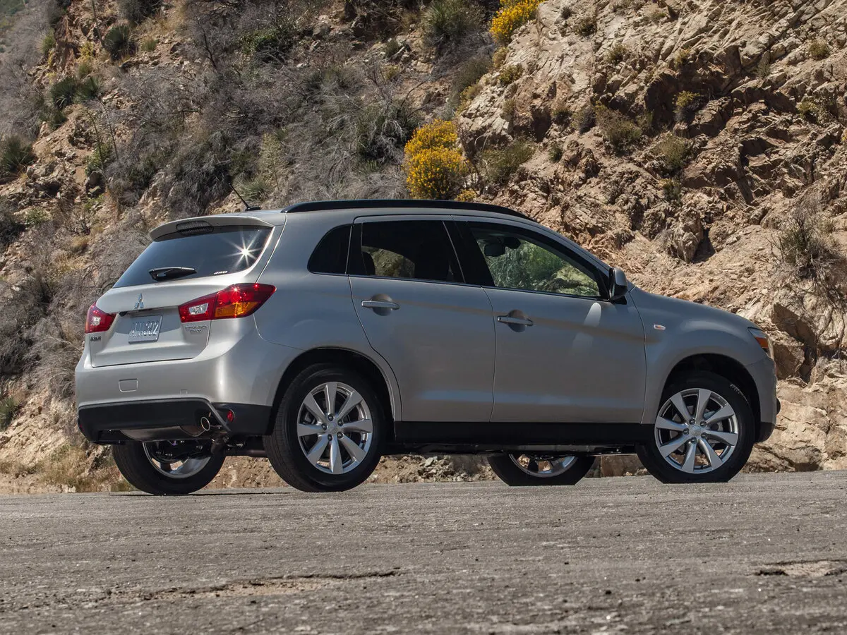 Mitsubishi Outlander Sport I Рестайлинг Внедорожник 5 дв. — photo 5