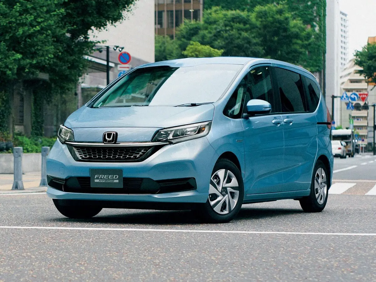 Honda Freed II Рестайлинг Компактвэн