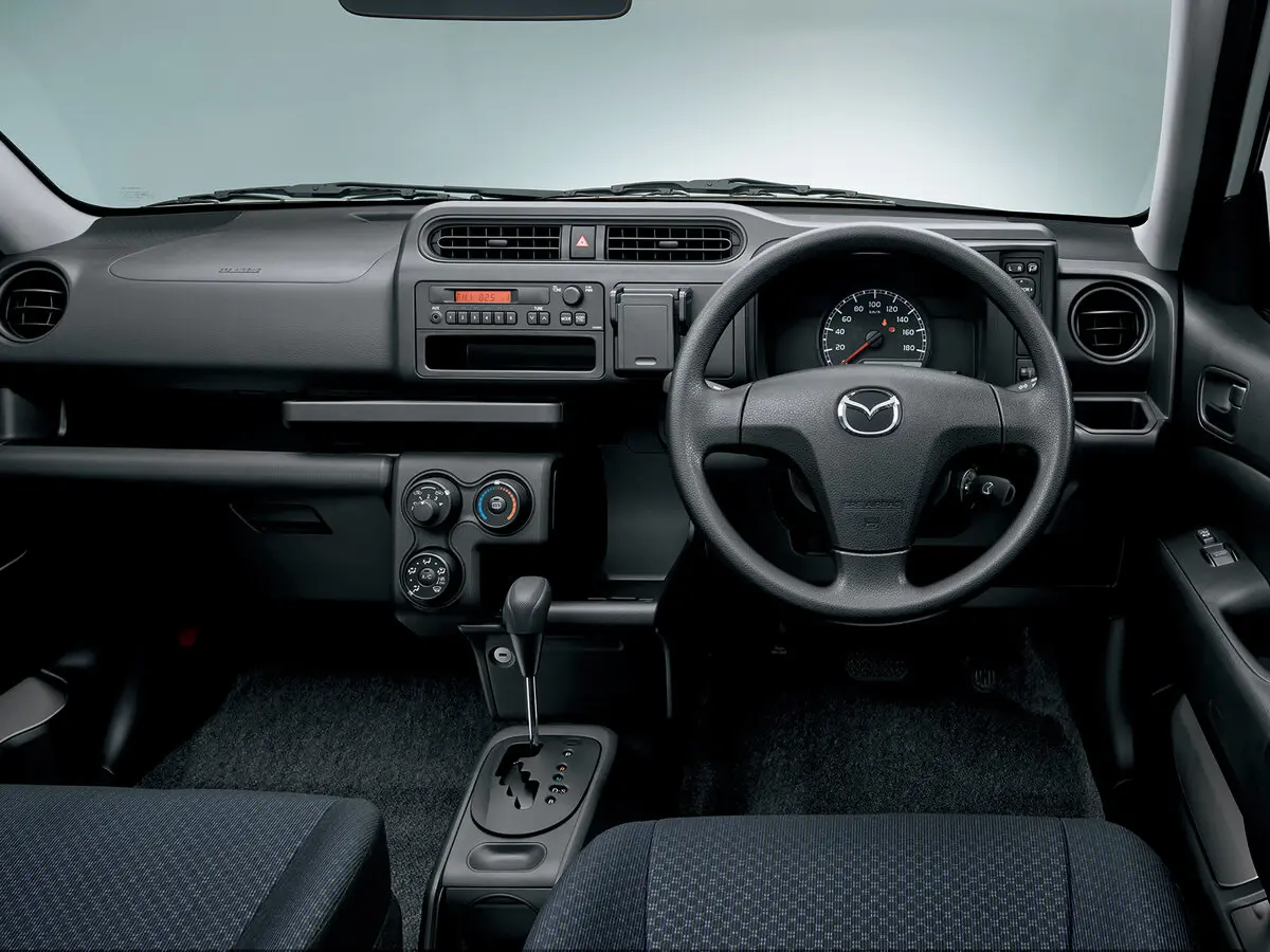 Mazda Familia XP16 Универсал 5 дв. — сүрөт 2