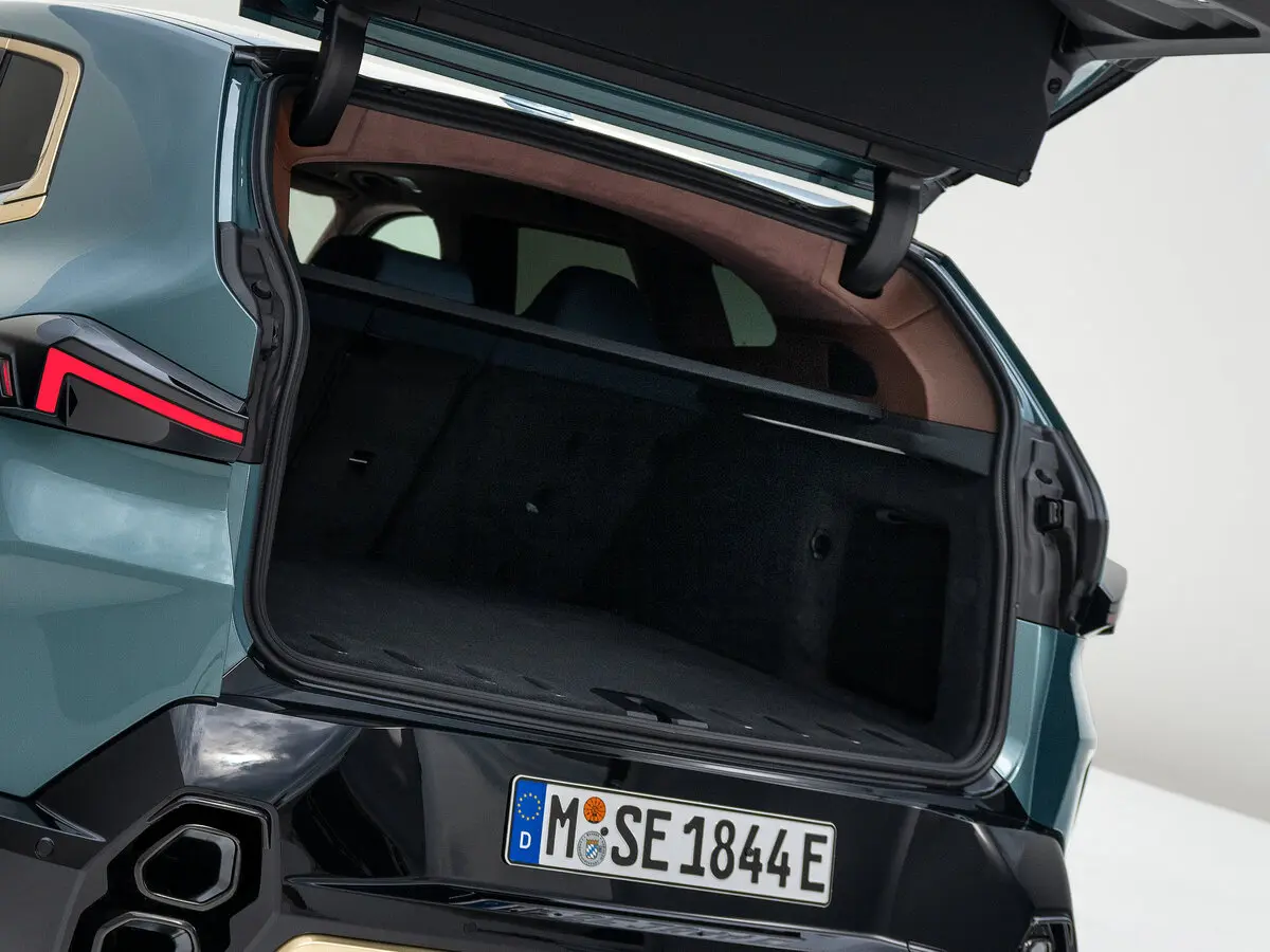 BMW XM 2022 – н.в. Внедорожник 5 дв. — 照片 8