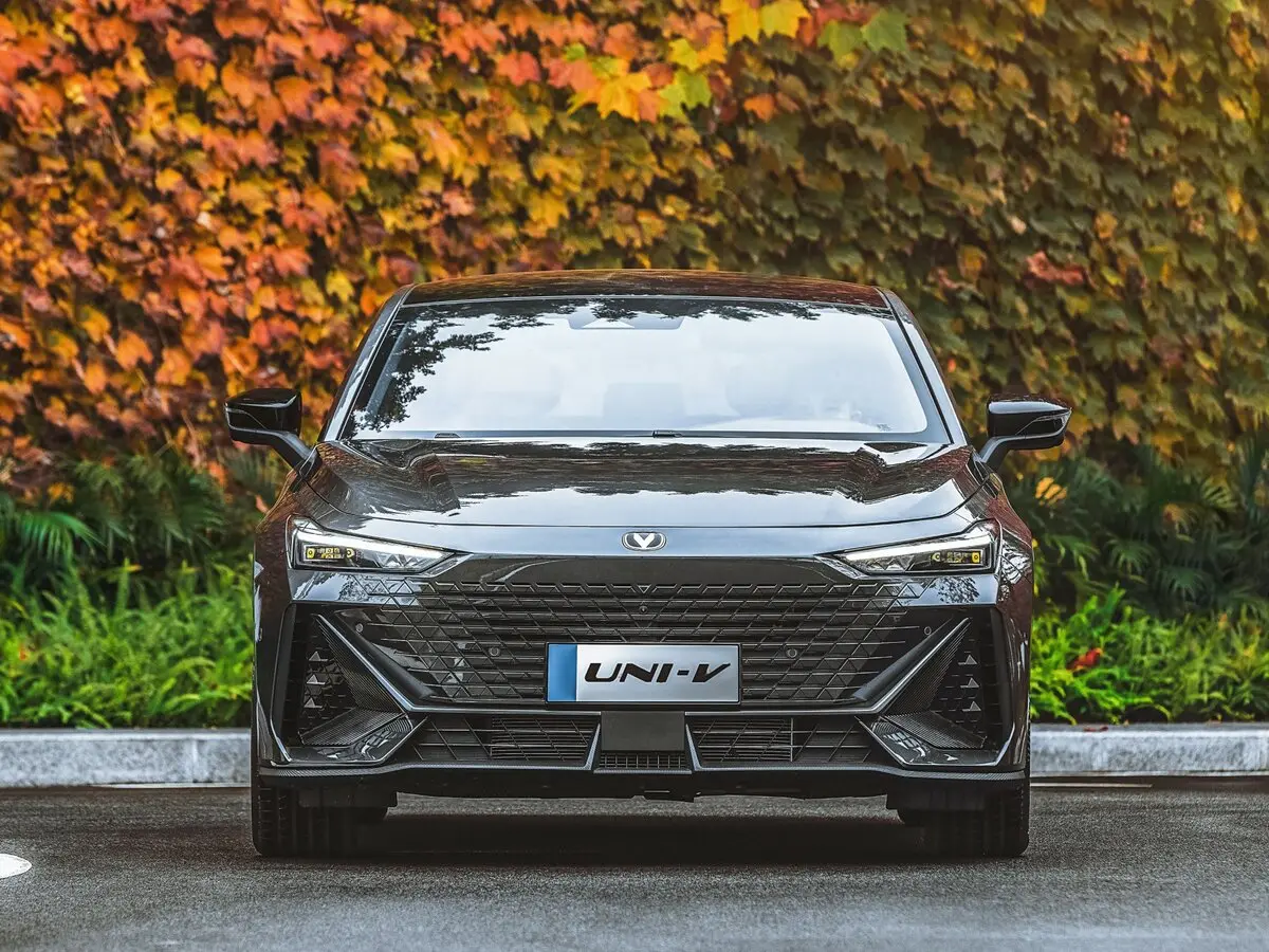 Changan UNI-V I Лифтбек — сүрөт 3