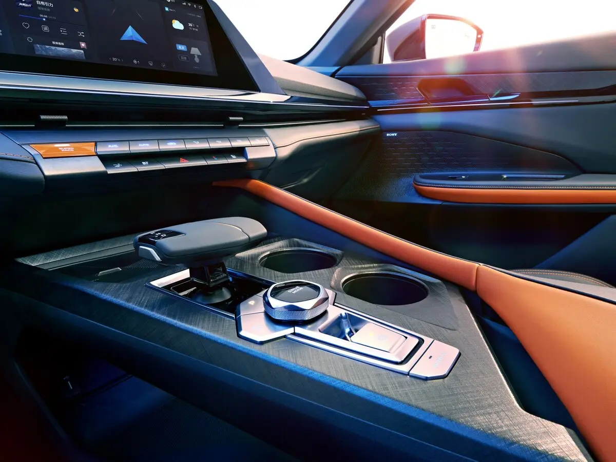 Changan UNI-V I Лифтбек — сүрөт 7