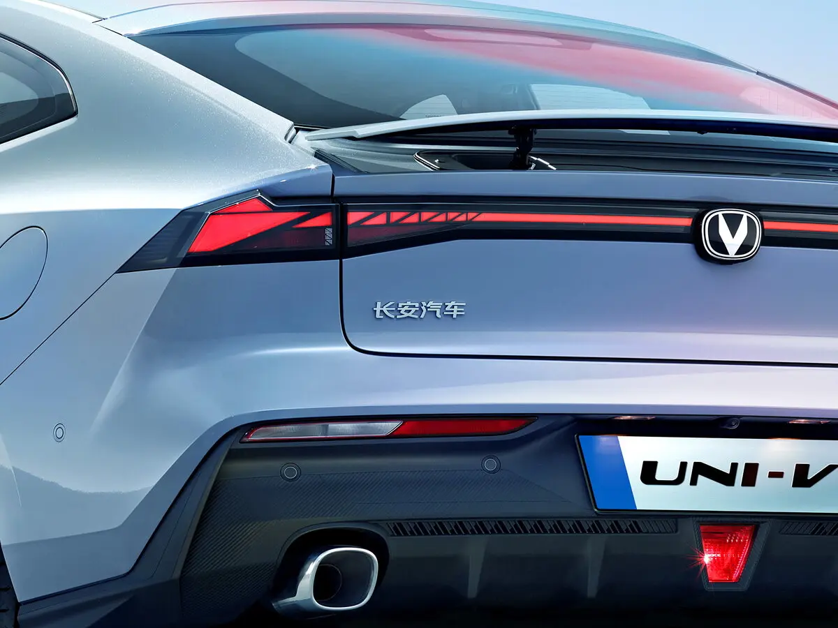 Changan UNI-V I Лифтбек — сүрөт 10