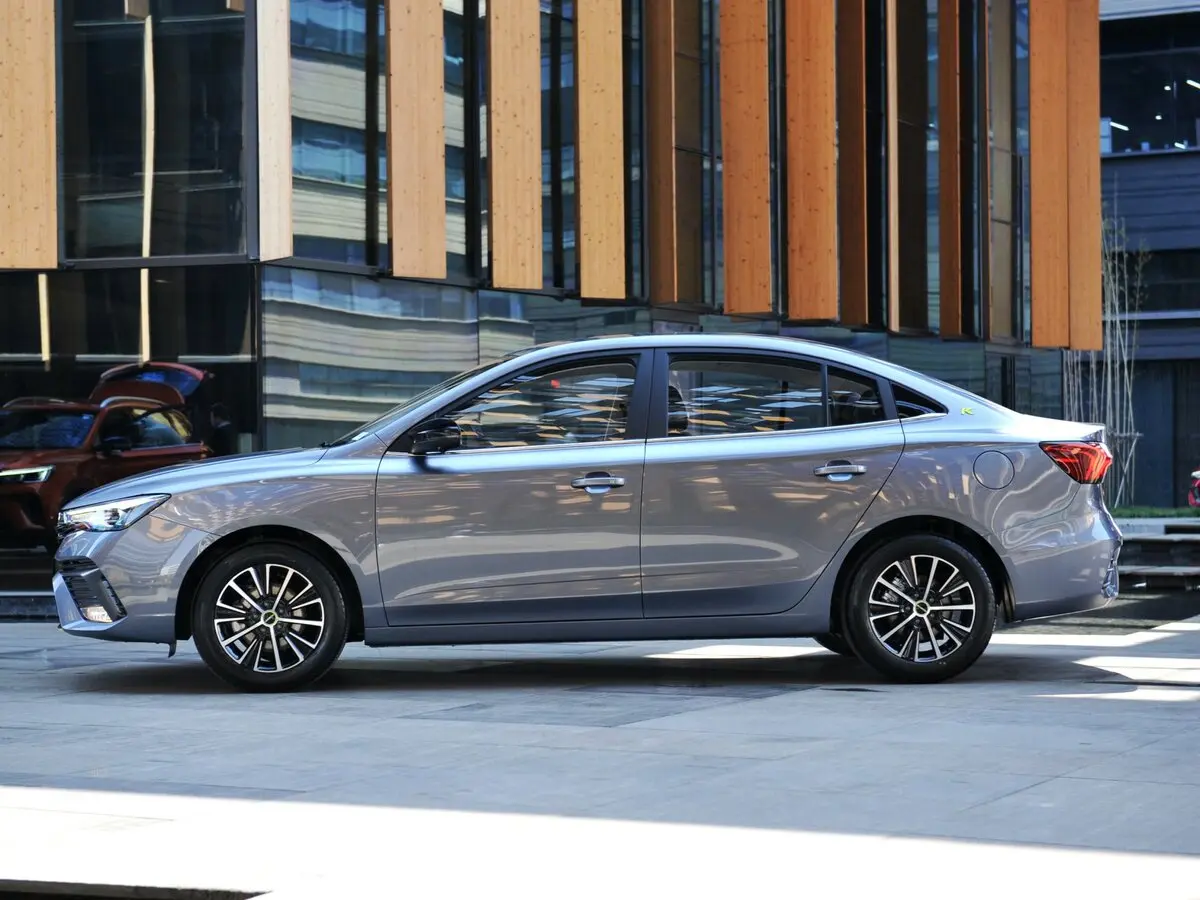 Roewe i5 I Рестайлинг Седан — сүрөт 2