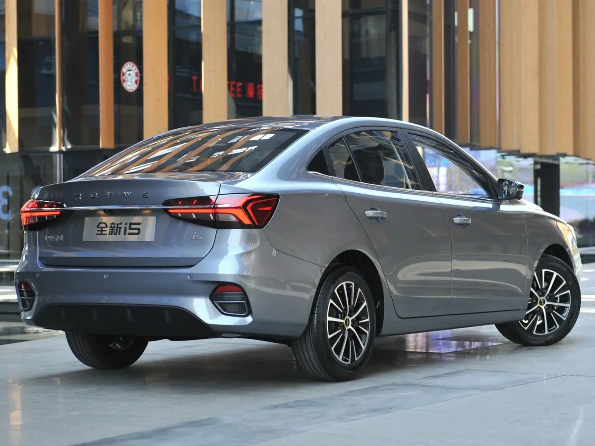 Roewe i5 I Рестайлинг Седан — сүрөт 4