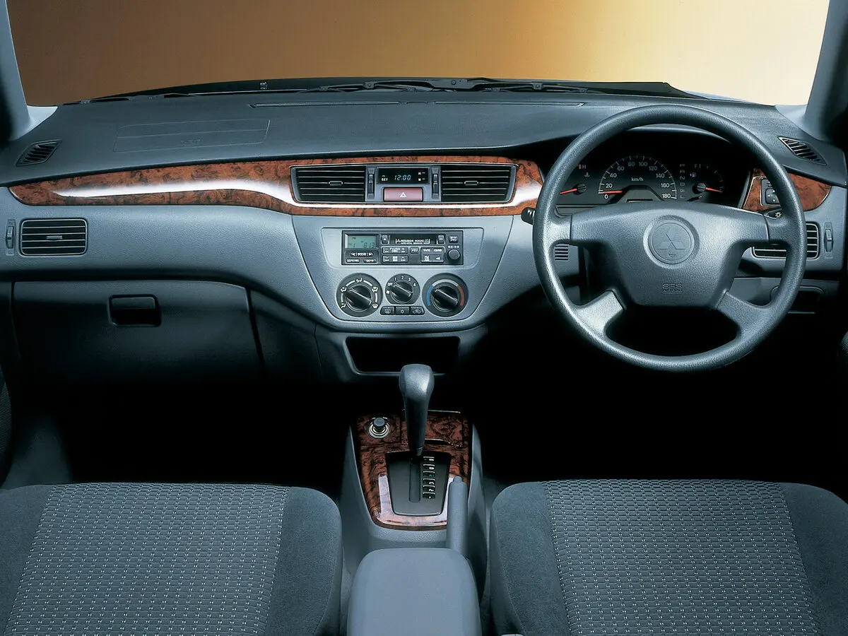 Mitsubishi Lancer IX Универсал 5 дв. Cedia — фото 3