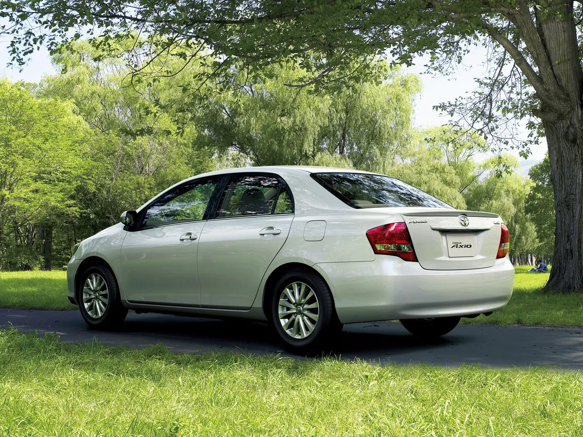Toyota Corolla X (E140, E150) Рестайлинг Седан Axio — фото 4
