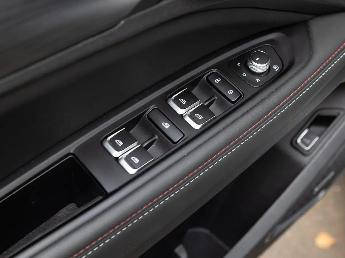 Geely Tugella I Рестайлинг Внедорожник 5 дв. — 照片 19