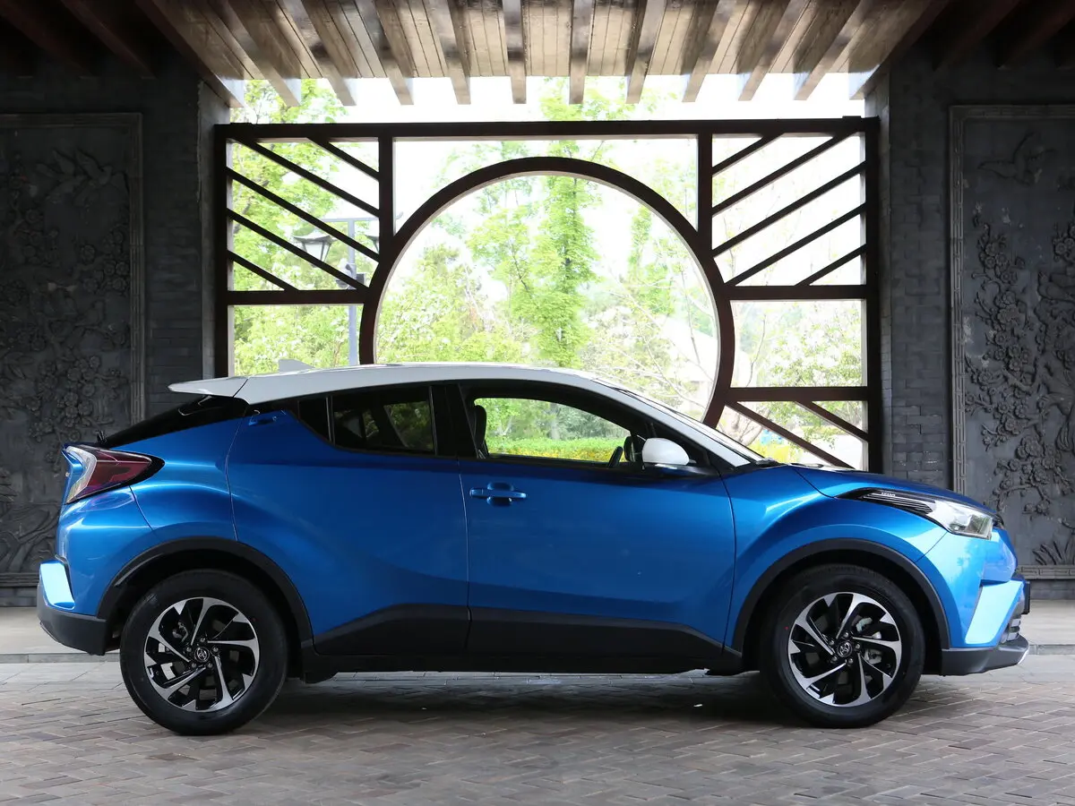 Toyota Izoa I Внедорожник 5 дв. — фото 2