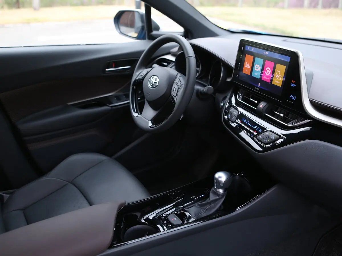 Toyota Izoa I Внедорожник 5 дв. — фото 7