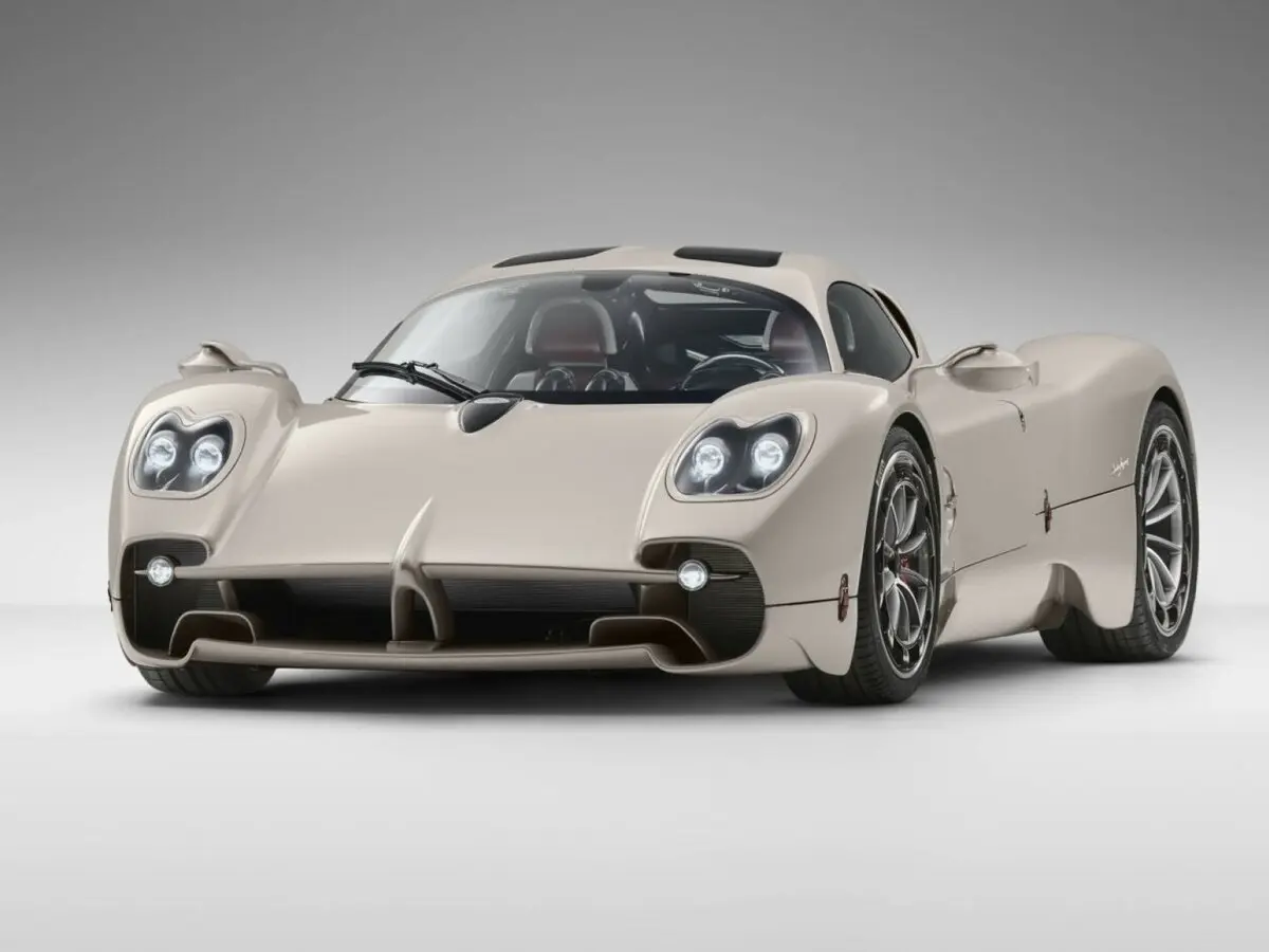 Pagani Utopia 2022 – н.в. Купе