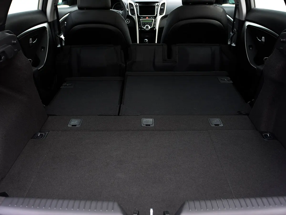 Hyundai Elantra V (MD) Хэтчбек 5 дв. — сүрөт 8