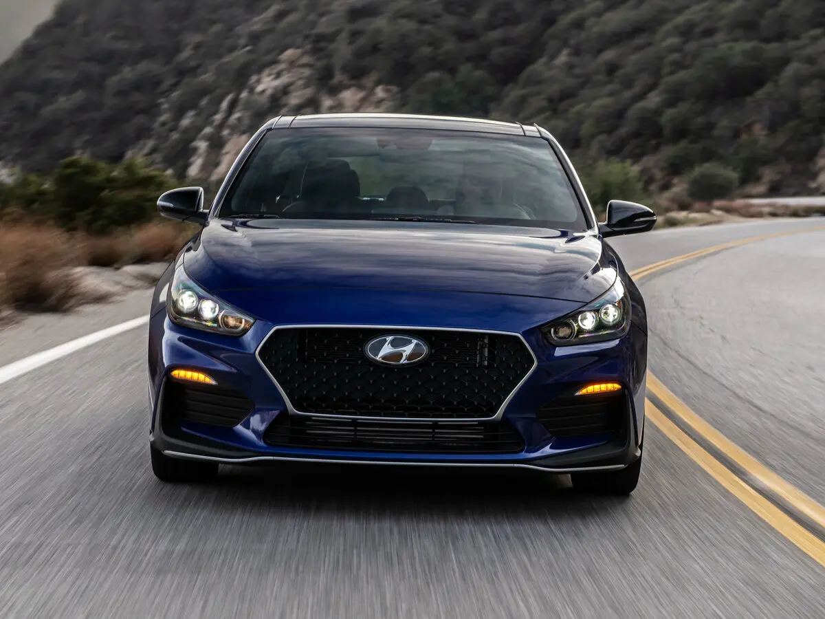 Hyundai Elantra VI (AD) Рестайлинг Хэтчбек 5 дв. GT — сүрөт 3