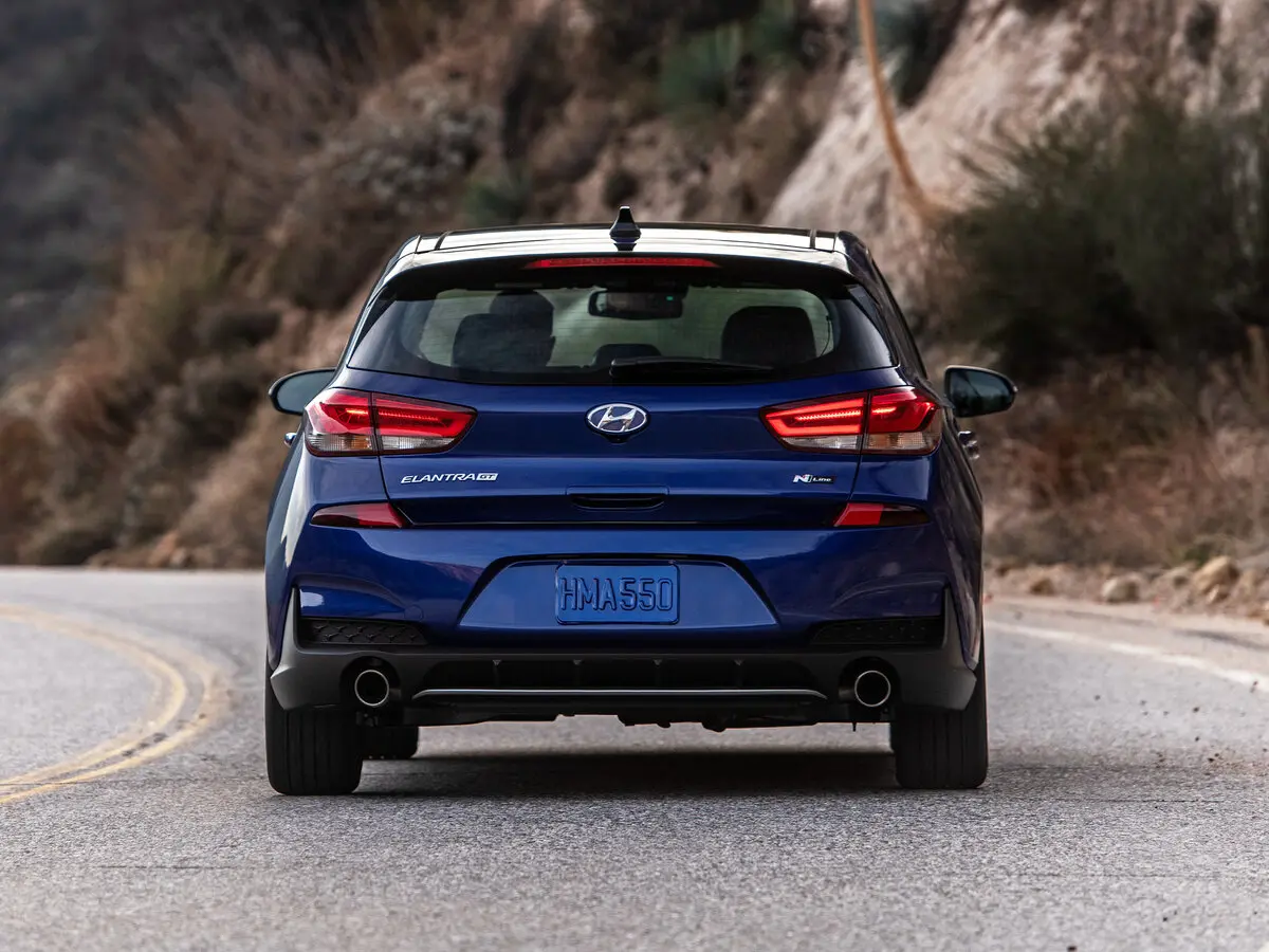 Hyundai Elantra VI (AD) Рестайлинг Хэтчбек 5 дв. GT — сүрөт 4