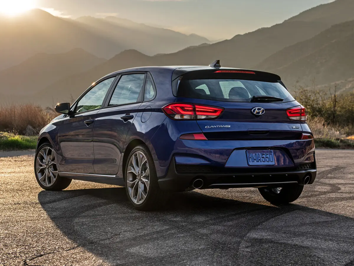 Hyundai Elantra VI (AD) Рестайлинг Хэтчбек 5 дв. GT — сүрөт 5