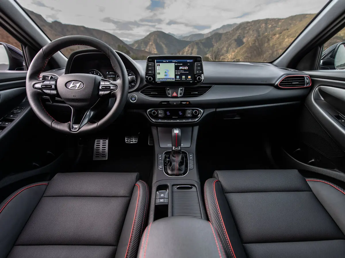 Hyundai Elantra VI (AD) Рестайлинг Хэтчбек 5 дв. GT — сүрөт 6