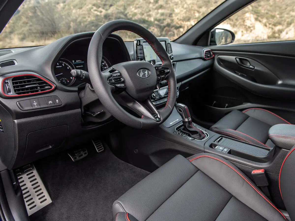 Hyundai Elantra VI (AD) Рестайлинг Хэтчбек 5 дв. GT — сүрөт 7
