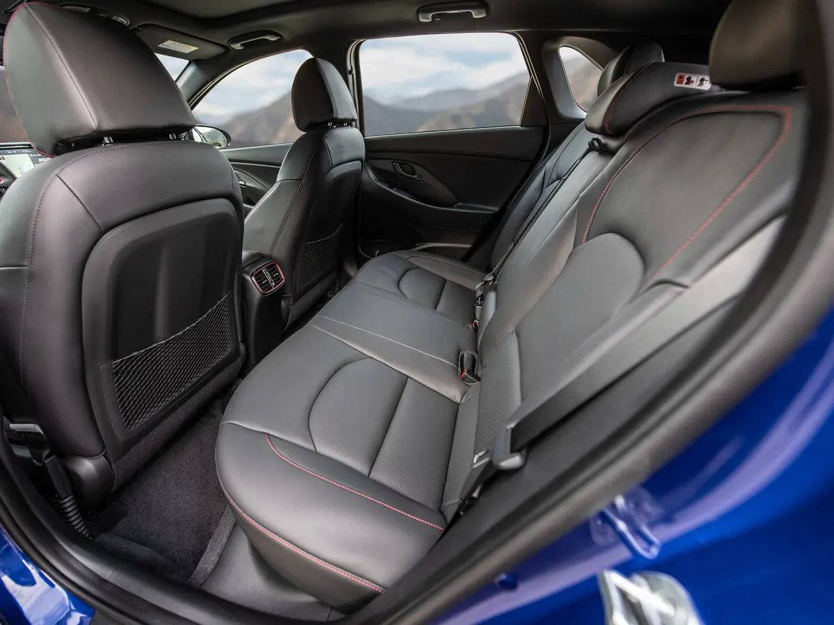 Hyundai Elantra VI (AD) Рестайлинг Хэтчбек 5 дв. GT — сүрөт 8