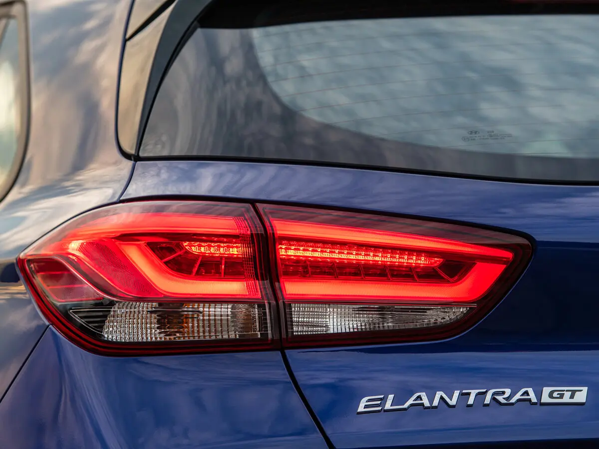Hyundai Elantra VI (AD) Рестайлинг Хэтчбек 5 дв. GT — сүрөт 12
