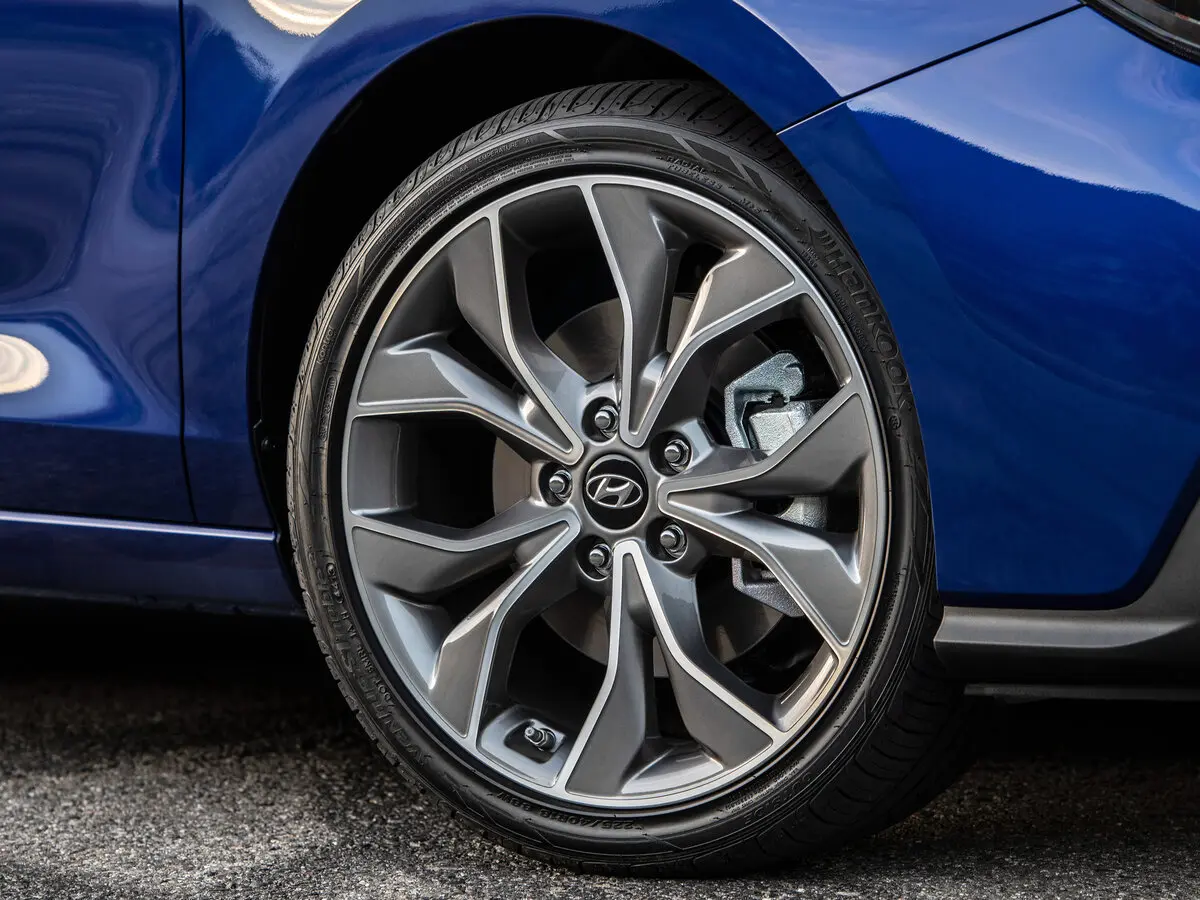 Hyundai Elantra VI (AD) Рестайлинг Хэтчбек 5 дв. GT — сүрөт 13