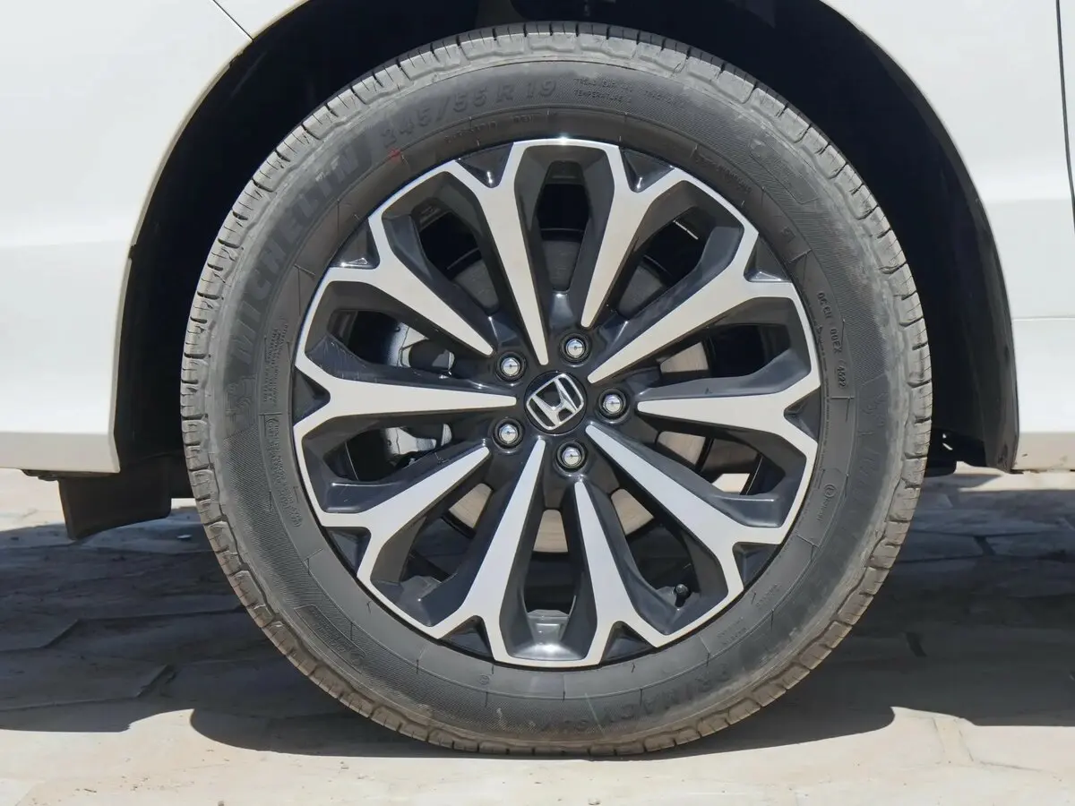 Honda UR-V I Рестайлинг 2 Внедорожник 5 дв. — сүрөт 18