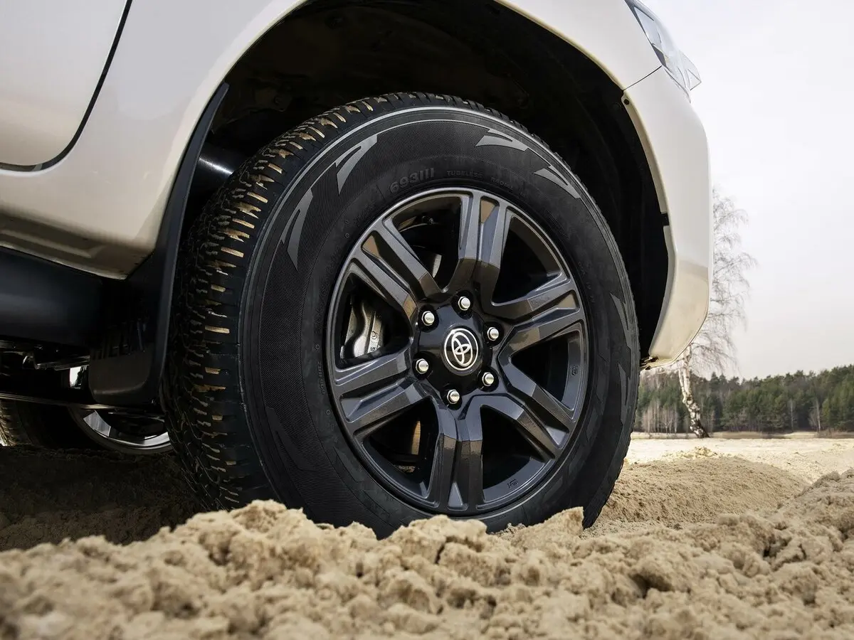 Toyota Hilux VIII Рестайлинг 2 Пикап Полуторная кабина Extra Cab — сүрөт 8